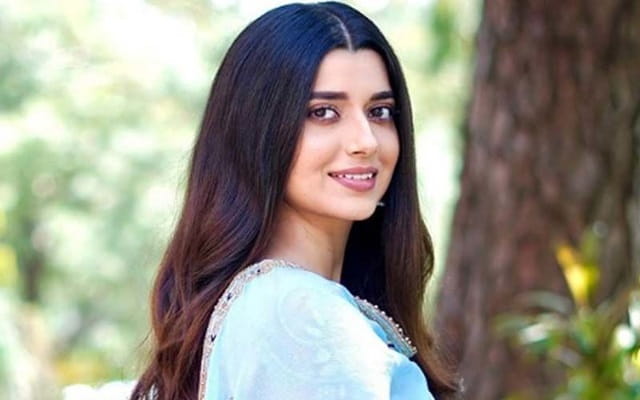 Nimrat Khaira - Famous Female Punjabi Singers 