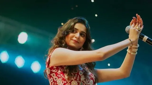 Kinjal Dave famous Gujarati Garba singer