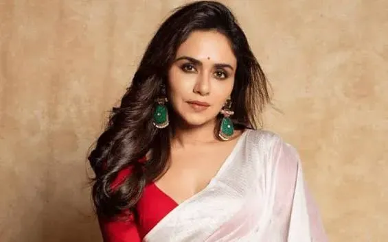 Amruta Khanvilkar Marathi web series actress